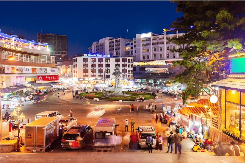 Chợ đêm Đà Lạt hoạt động đông đúc nhất từ 19:00 hàng ngày (Nguồn: Ngọc Tính Phạm - Google Map)